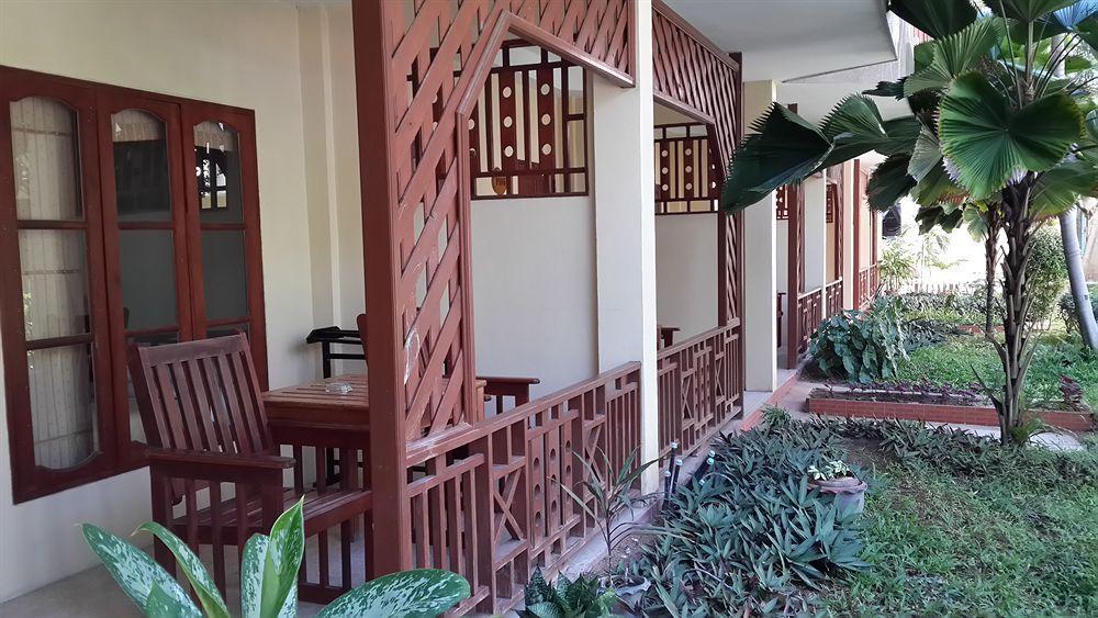Rattana Guesthouse & Bungalow Чавенг Бийч Екстериор снимка