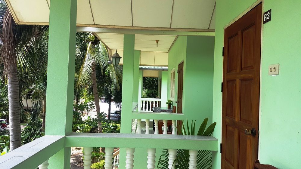 Rattana Guesthouse & Bungalow Чавенг Бийч Екстериор снимка