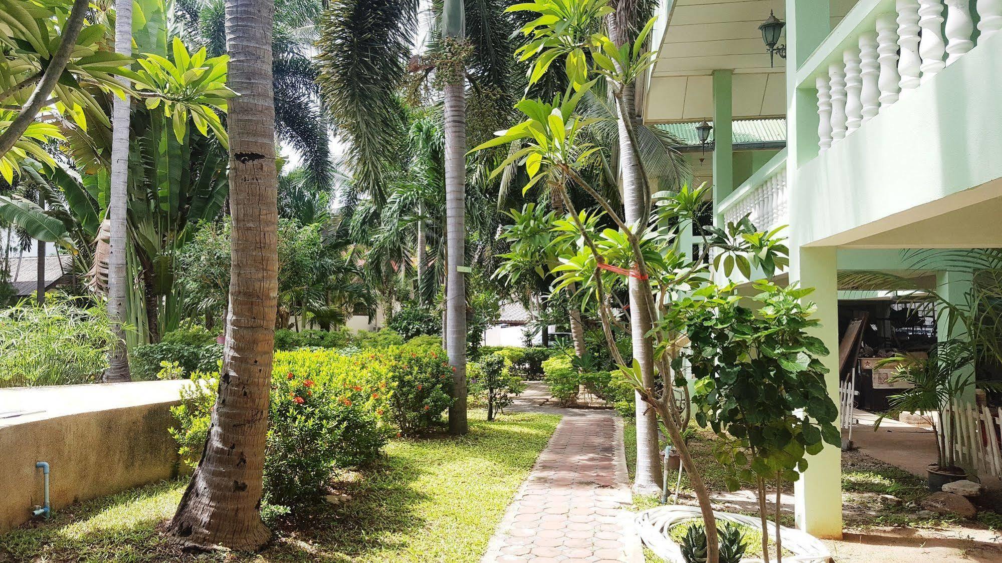 Rattana Guesthouse & Bungalow Чавенг Бийч Екстериор снимка