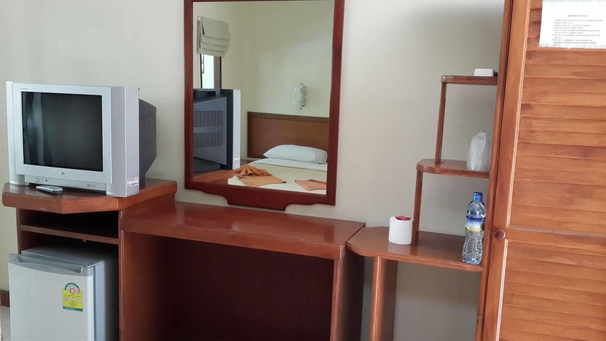 Rattana Guesthouse & Bungalow Чавенг Бийч Екстериор снимка