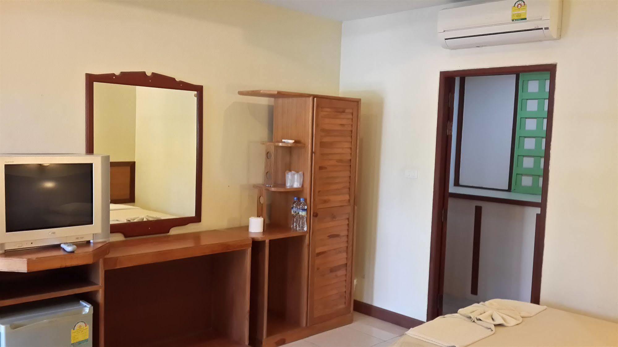 Rattana Guesthouse & Bungalow Чавенг Бийч Екстериор снимка