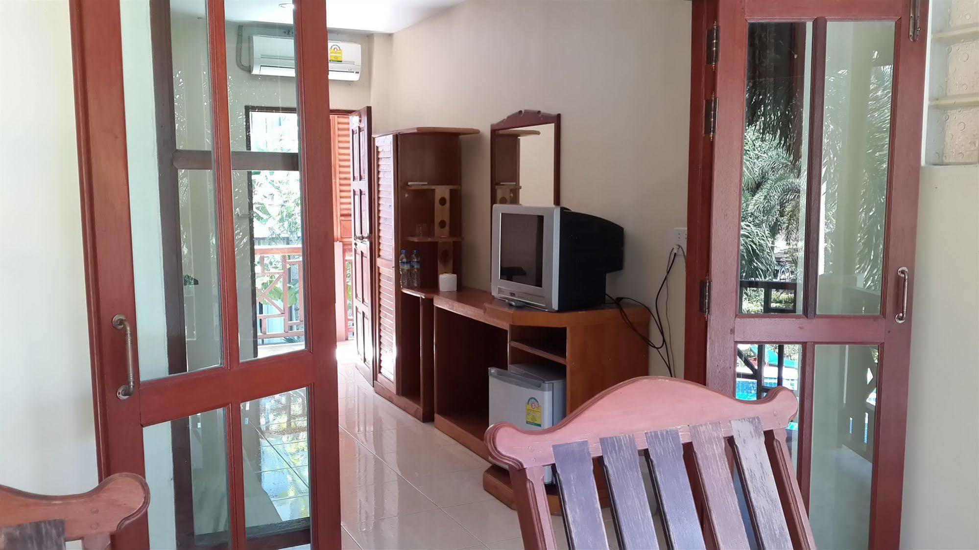 Rattana Guesthouse & Bungalow Чавенг Бийч Екстериор снимка