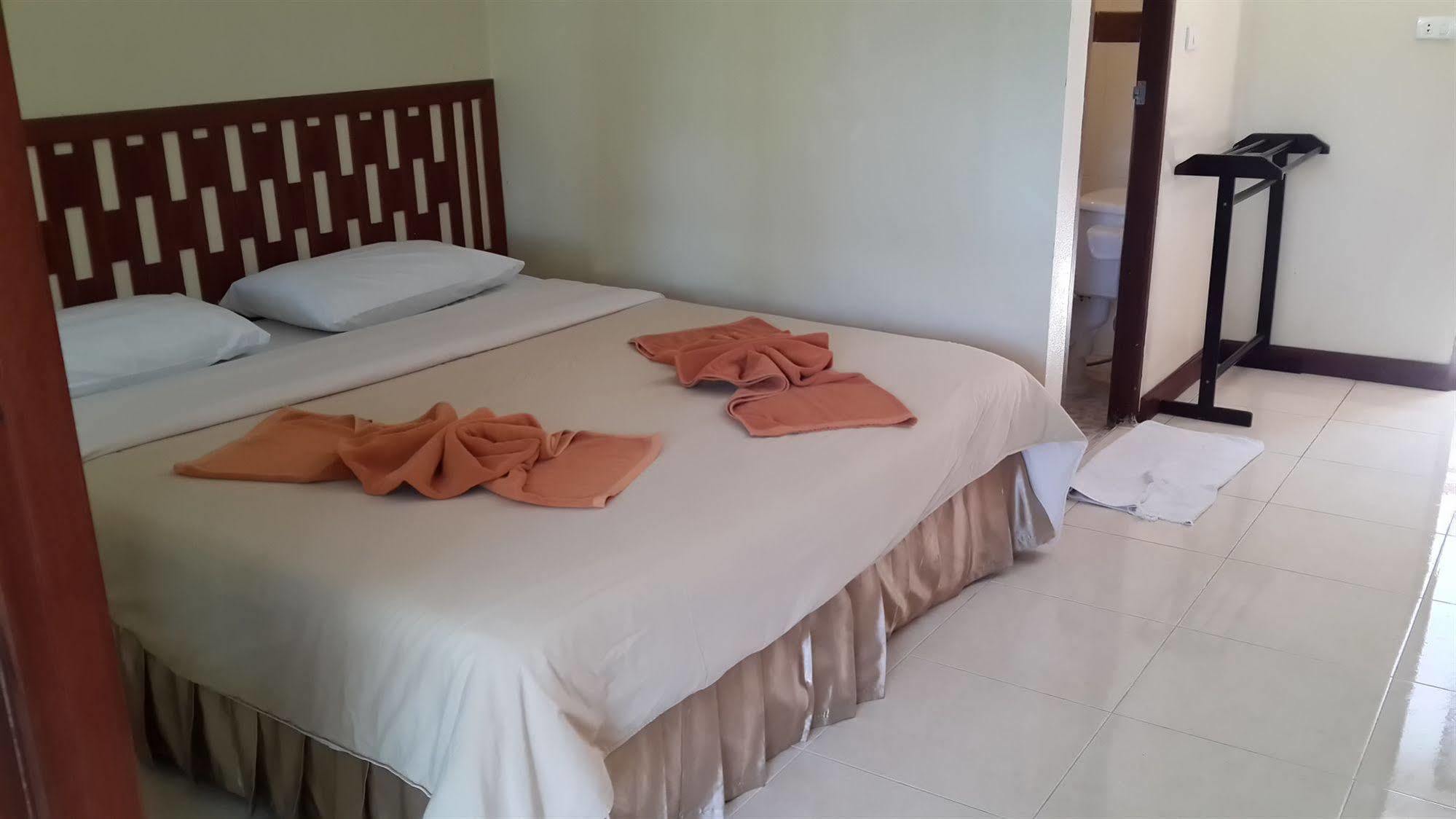 Rattana Guesthouse & Bungalow Чавенг Бийч Екстериор снимка