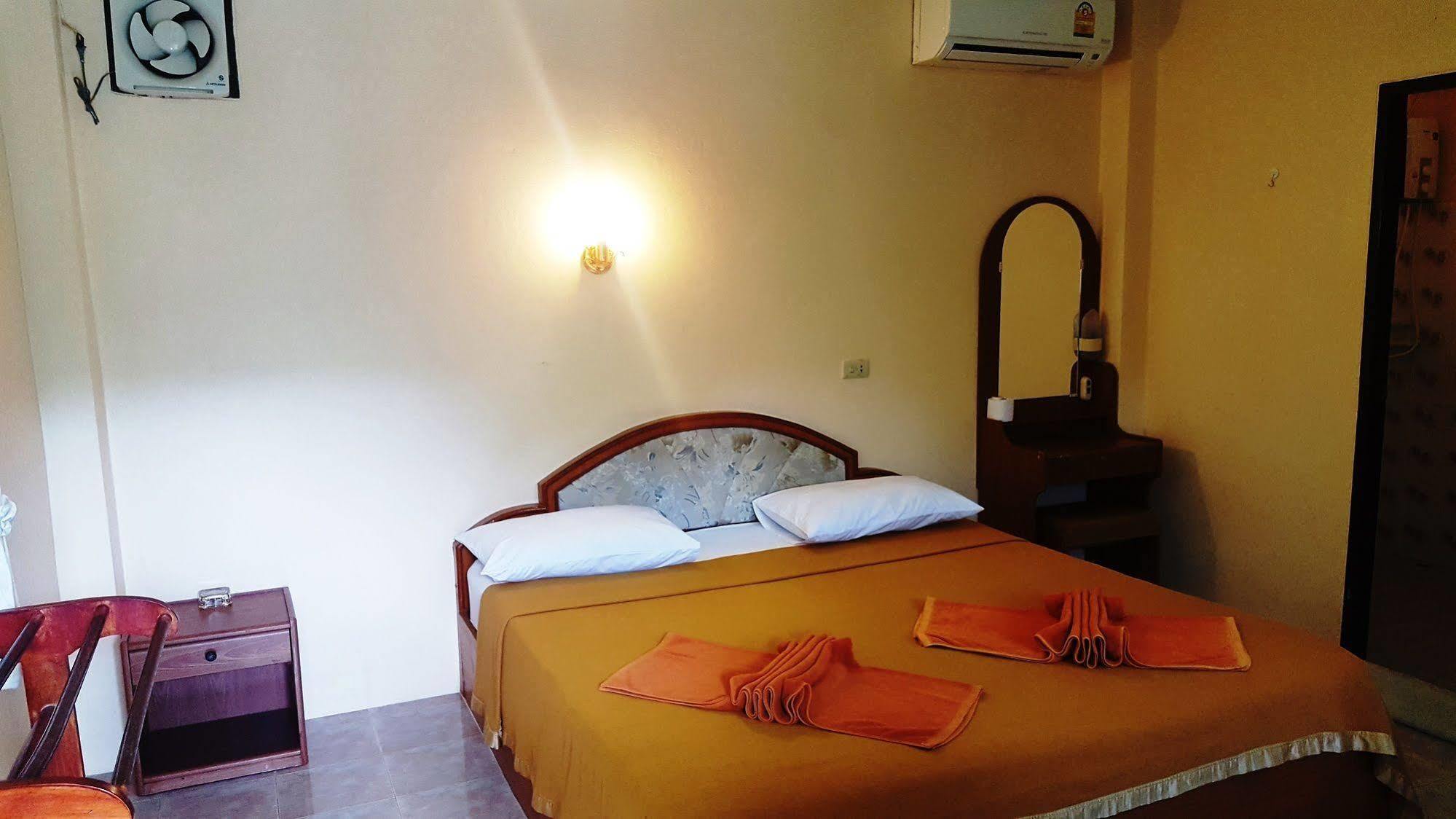 Rattana Guesthouse & Bungalow Чавенг Бийч Екстериор снимка