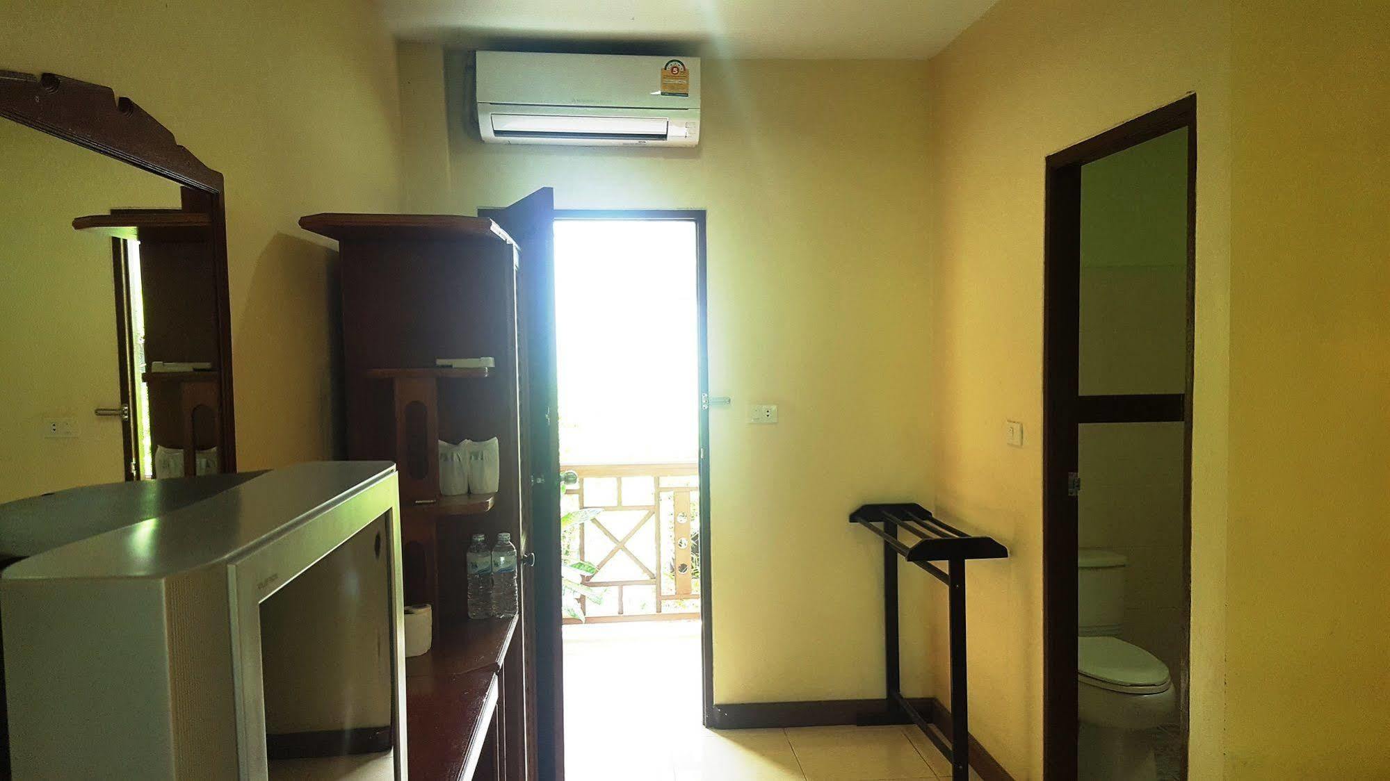 Rattana Guesthouse & Bungalow Чавенг Бийч Екстериор снимка