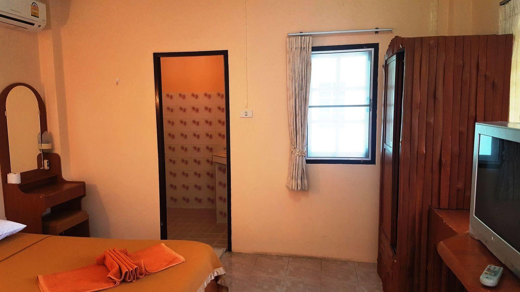Rattana Guesthouse & Bungalow Чавенг Бийч Екстериор снимка