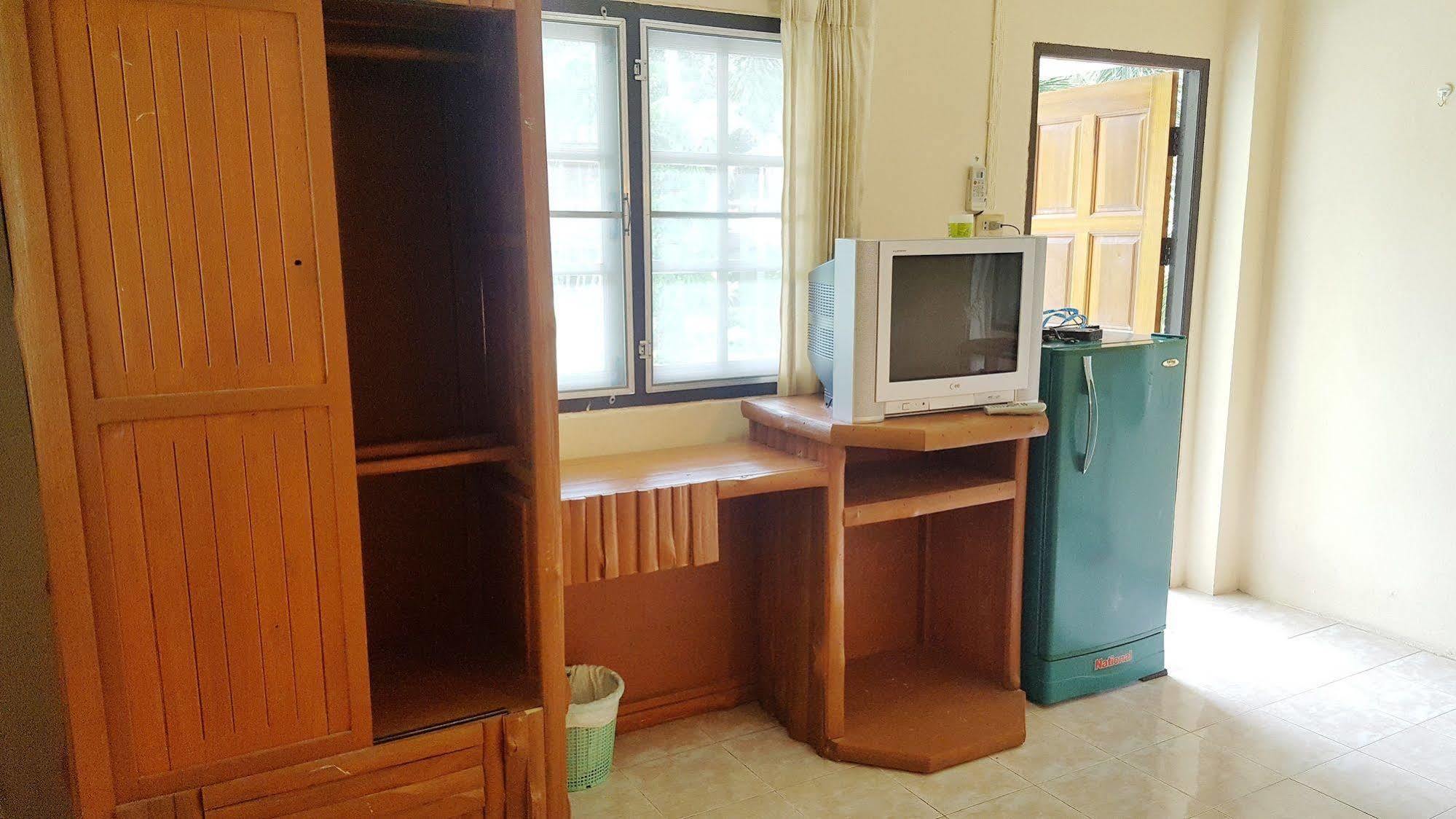 Rattana Guesthouse & Bungalow Чавенг Бийч Екстериор снимка